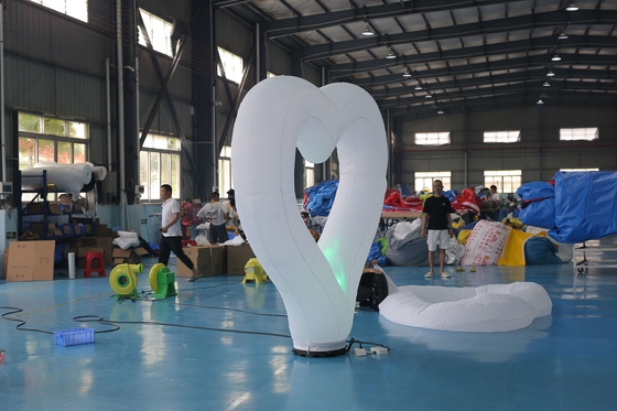 φως των διογκώσιμων φωτισμού διαμέτρων 2.5M διακοσμήσεων καρδιών οδηγήσεων ζωνών