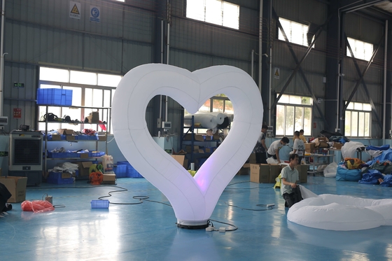 φως των διογκώσιμων φωτισμού διαμέτρων 2.5M διακοσμήσεων καρδιών οδηγήσεων ζωνών