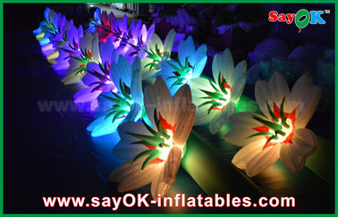 Μεγάλη διογκώσιμη φωτισμού αλυσίδα γαμήλιων λουλουδιών διακοσμήσεων διογκώσιμη με το φως των οδηγήσεων για τη διακόσμηση