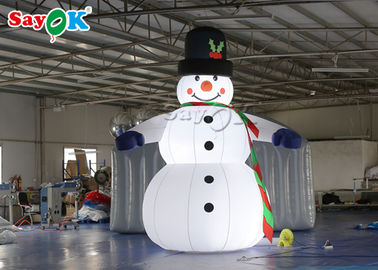 Διογκώσιμες διακοσμήσεις διακοπών υφασμάτων Oxfor που φορούν το μαύρο καπέλο και το χτύπημα γαντιών - επάνω χιονάνθρωπος Χριστουγέννων