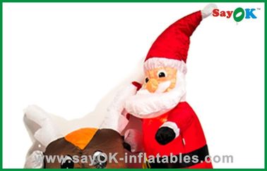 Η χαριτωμένη Χριστουγέννων Santa διακόσμηση Χριστουγέννων πατέρων διογκώσιμη που οδηγά το Μαύρο αντέχει