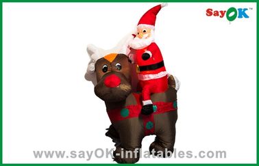 Η χαριτωμένη Χριστουγέννων Santa διακόσμηση Χριστουγέννων πατέρων διογκώσιμη που οδηγά το Μαύρο αντέχει