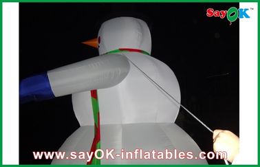 Υπαίθρια 5m γιγαντιαία ανάβοντας διογκώσιμη διακόσμηση χιονανθρώπων Χριστουγέννων