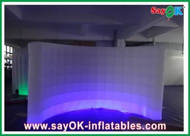 Χτύπημα σκηνών αέρα SAYOK Outwell - επάνω διογκώσιμος τοίχος υφασμάτων της Οξφόρδης με τον οδηγημένο φωτισμό για την έκθεση/το γεγονός