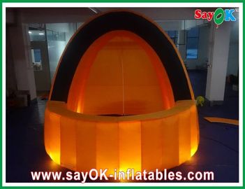 Διογκώσιμος διαφήμισης φραγμός Inflatalbe υφασμάτων θαλάμων πορτοκαλής αεροστεγής για το μπαρ/το γεγονός με τον οδηγημένο φωτισμό
